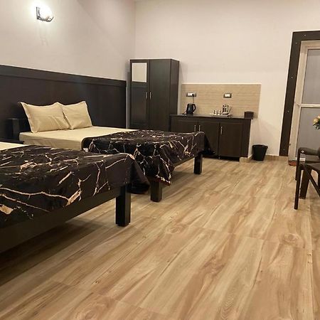 קודאיקנאל Rr Holiday Inn מראה חיצוני תמונה