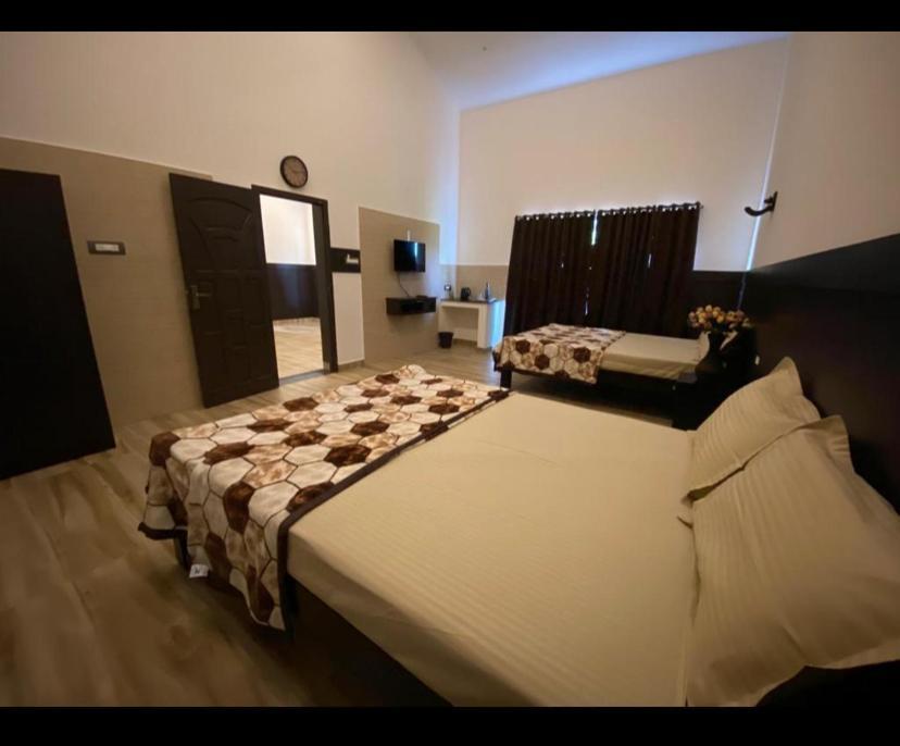 קודאיקנאל Rr Holiday Inn מראה חיצוני תמונה