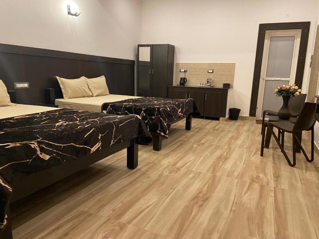 קודאיקנאל Rr Holiday Inn מראה חיצוני תמונה