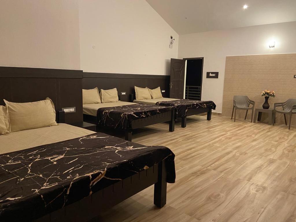 קודאיקנאל Rr Holiday Inn מראה חיצוני תמונה